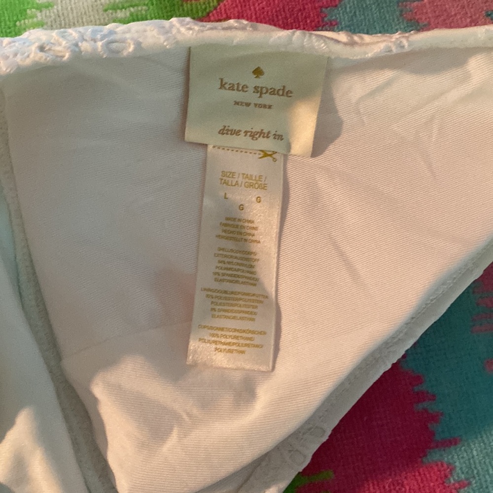 Kate Spade White Flower Eyelet One Piece Halter Bathing Suit 🌸🏝 - Picture 4 of 6